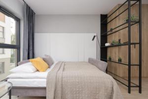 Piękne Studia dla 3 osób & Parking Warszawa by Noclegi Renters