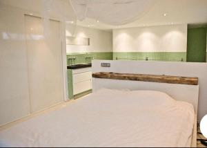 Houseboat Pure