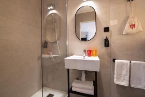 Double Room room in Pavillon de Montmartre