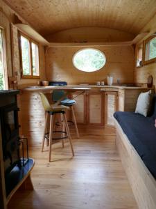 Campings La roulotte aux nuits insolites d-Argoumbat : photos des chambres
