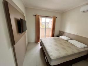 572 - Apartamento 2 dormitórios na praia de Bombas