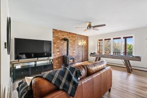 Four-Bedroom House room in Waterfront Retreat By Henn House Properties