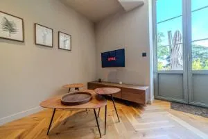 Le Charmant d'Ecully Logement Unique Avec Jardin à 10 minutes de Lyon - Écully