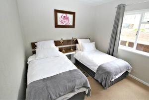 Central Apartment with Great Views, Secure Parking