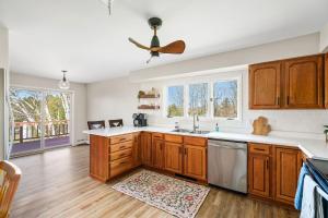 Waterfront Retreat By Henn House Properties