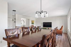 Waterfront Retreat By Henn House Properties