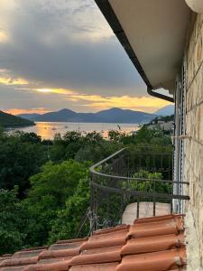 Lazarus Bigova apartments