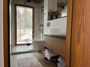 Lake view ODYL Off-grid Holiday House with Sauna and Hot-tub
