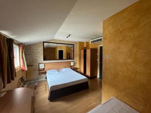 Hôtel Bosquet Pau Centre - Self Check In Budget Hotel