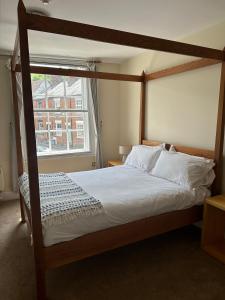 Double Room with Four Poster Bed room in The White Hart Hotel
