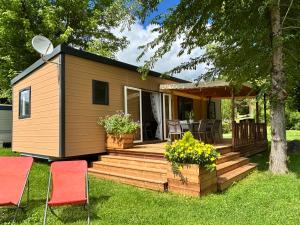 Campings Camping Parc d'Audinac les Bains 3 etoiles - Piscine chauffee - Vue montagne : photos des chambres