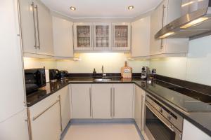 Hyde Park London Chic 4 bedrooms House