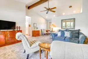 3 Mi to Michigan State Apt with Patio in Lansing! - Birch Run