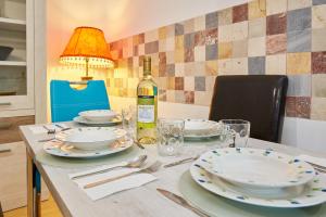 Old Town Luxe Apartment