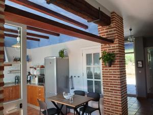 Casa con jardín con vistas a la Sierra de Líbar