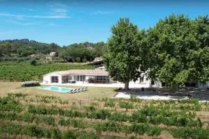 Une Nuit au Cœur d'un Vignoble Provençal Piscine - Carcès