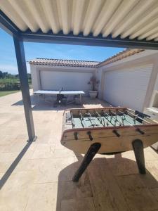 Une Nuit au Cœur dun Vignoble Provençal Piscine