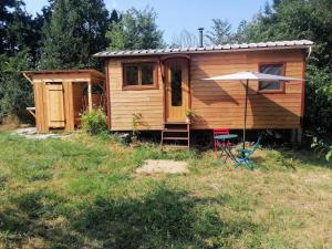 Campings La roulotte aux nuits insolites d-Argoumbat : photos des chambres