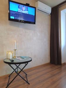 Двокімнатна квартира навпроти Театру Гоголя у центрі Полтави Мережа AlexApartments Документи для відряджень Безконтактне заселення цілодобо?