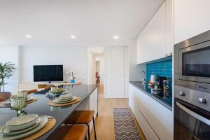 Espinho Sunny Vibes & Balcony with Pool