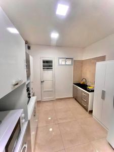 Departamento boutique centrico, nuevo y moderno con 3 habitaciones y 2 baños en calle caseros - Bonavista Rentals