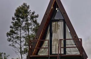 Wrongturnclub hilltop adventure stay