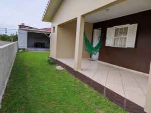 Casa na praia, 100 metros do mar