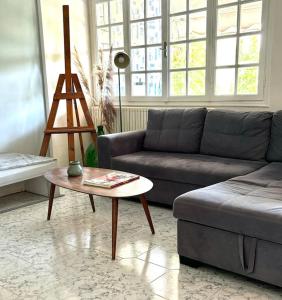 Comfort and Sunny Apartment, Marousi OAKA Stadium Neratziotissa