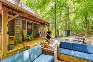 Patio and Fire Pit Charming Cabin in Roaring Gap! - Jonesville