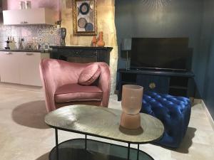 Le 6 Bis by Les Cailloux Dorés