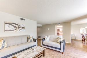 Golf, Hike and Relax Cathedral City Condo