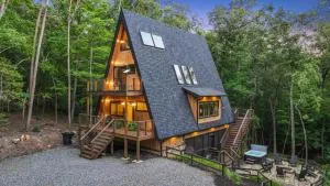 Secluded Luxe A Frame Lodge~ Hot Tub~ Fire Pit - Padena