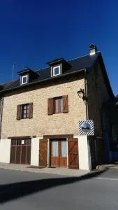 Maison au cœur d'un petit village - Bournazel