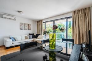 Blue Horison Apartments by In Property - 4hvězdičkové hotely ve městě Pržno