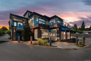 Sooke Oceanview Penthouse - Family Friendly - Сук