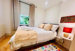 Stylish 2 Bedroom Notting Hill SuperStar Apartment
