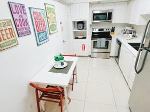 Miami Hollywood 2 Bedroom on the Beach 007-21mar