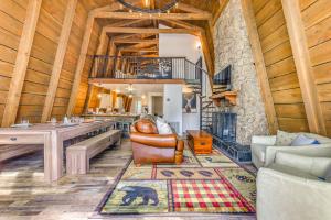 Cozy Ruidoso Cabin Rental w Private Hot Tub!