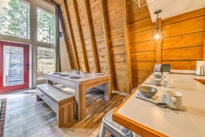 Cozy Ruidoso Cabin Rental w Private Hot Tub!