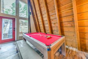 Cozy Ruidoso Cabin Rental w Private Hot Tub!
