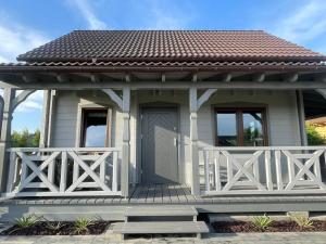 Fiołkowy Zakątek Domek z Basenem