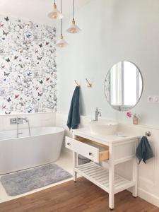 Appartements Le Jardin Des Delices charming house in Troyes : photos des chambres