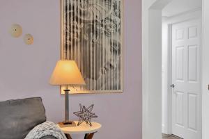 Serene Cozy Retreat with Balcony Free Parking