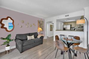 Serene Cozy Retreat with Balcony Free Parking