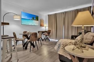 Serene Cozy Retreat with Balcony Free Parking