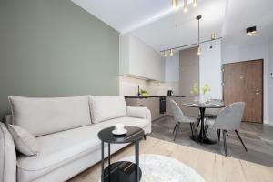 Piękne Studia dla 3 osób & Parking Warszawa by Noclegi Renters