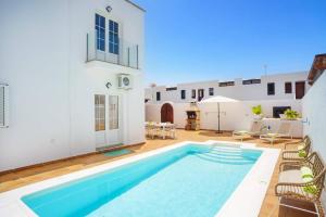 Villa Laurona by Villa Plus