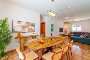 Villa Laurona by Villa Plus