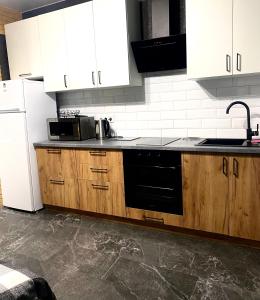 Апартаменти Люкс Медцентр Яна- 5хв ЗакритаПарковка