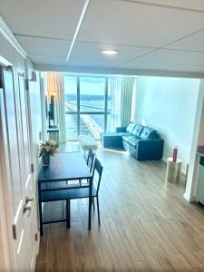 Luxe Penthouse Waterfront Loft